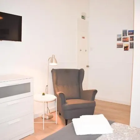 Проживание в семье Casa Da Aida
